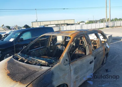 2003 Chrysler Town & Country Limited from USA, damaged, VIN 2C8GP64L03R283185